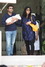 Shilpa Shetty discharged with her baby on 25th May 2012 (17).JPG